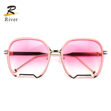 Popular Oddly Shaped PC Frame Women Stock Sunglasses